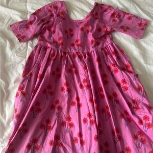 Hanna Andersson Play Dress with Red Floral Print size 120(6-7)